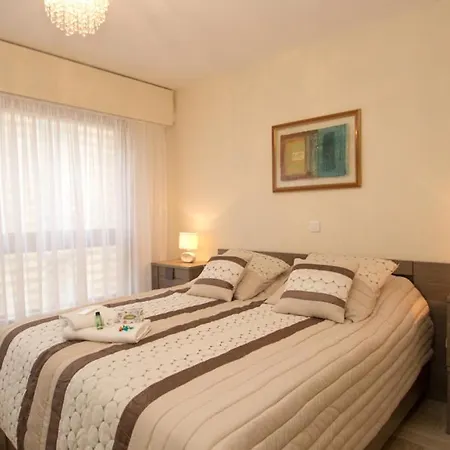 Appartement Gray 2a7 *