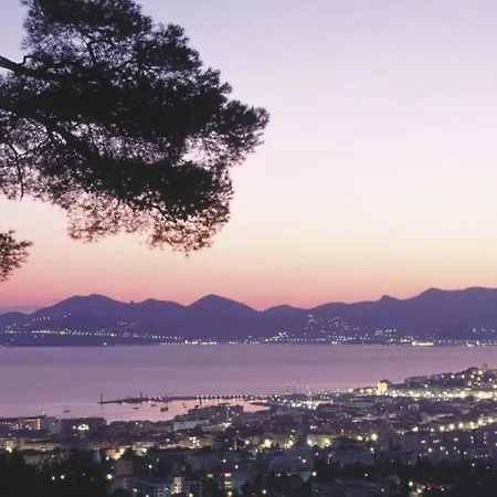 Gray 2a7 Apartment *